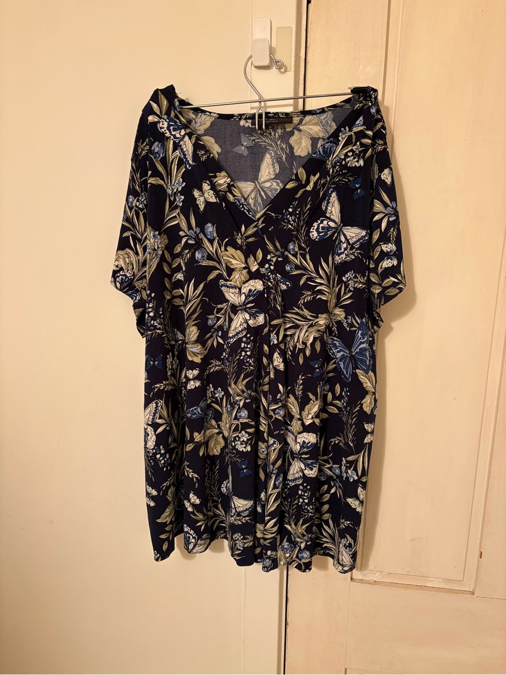 Lane Bryant Navy Floral & Butterfly Short Sleeve V-Neck Top
